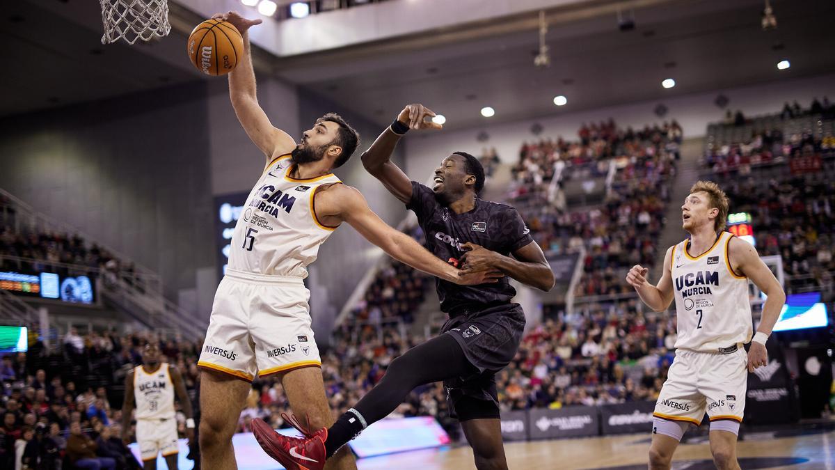 Emanuel Cate, del UCAM Murcia, durante el partido ante el Covirán Granada.