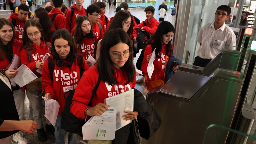 La primera remesa del &quot;Vigo en Inglés&quot; despega de Peinador