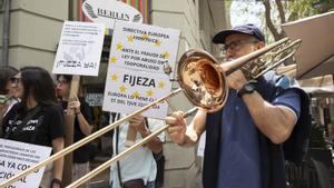 Protesta de profesores interinos de los conservatorios Profesionales de Música de Las Palmas de Gran Canaria y de Santa Cruz de Tenerife.
