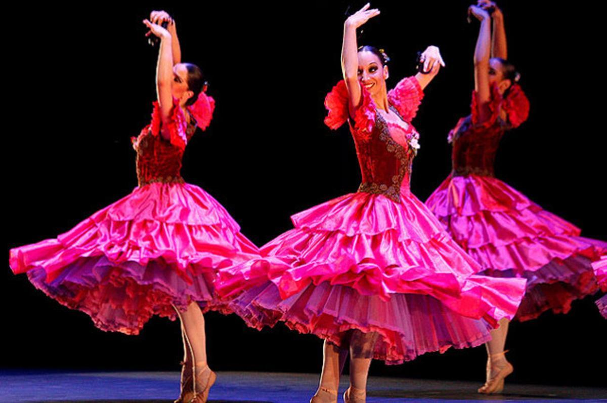 El Ballet Nacional de España presenta l’espectacle ’Danza y Tronío-Suite Sevilla’ als jardins de Sabatini de Madrid.