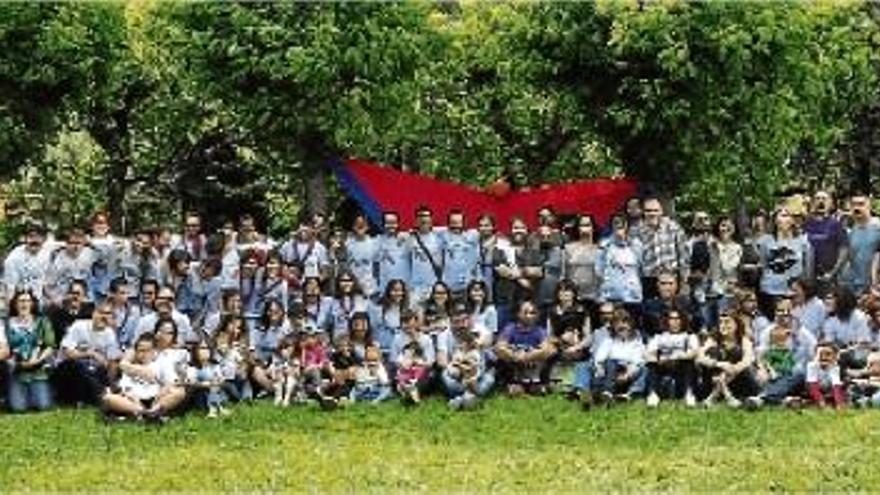 Fotografia de grup dels assistents a la trobada de l&#039;Agrupament Escolta i Guia Cavall Bernat