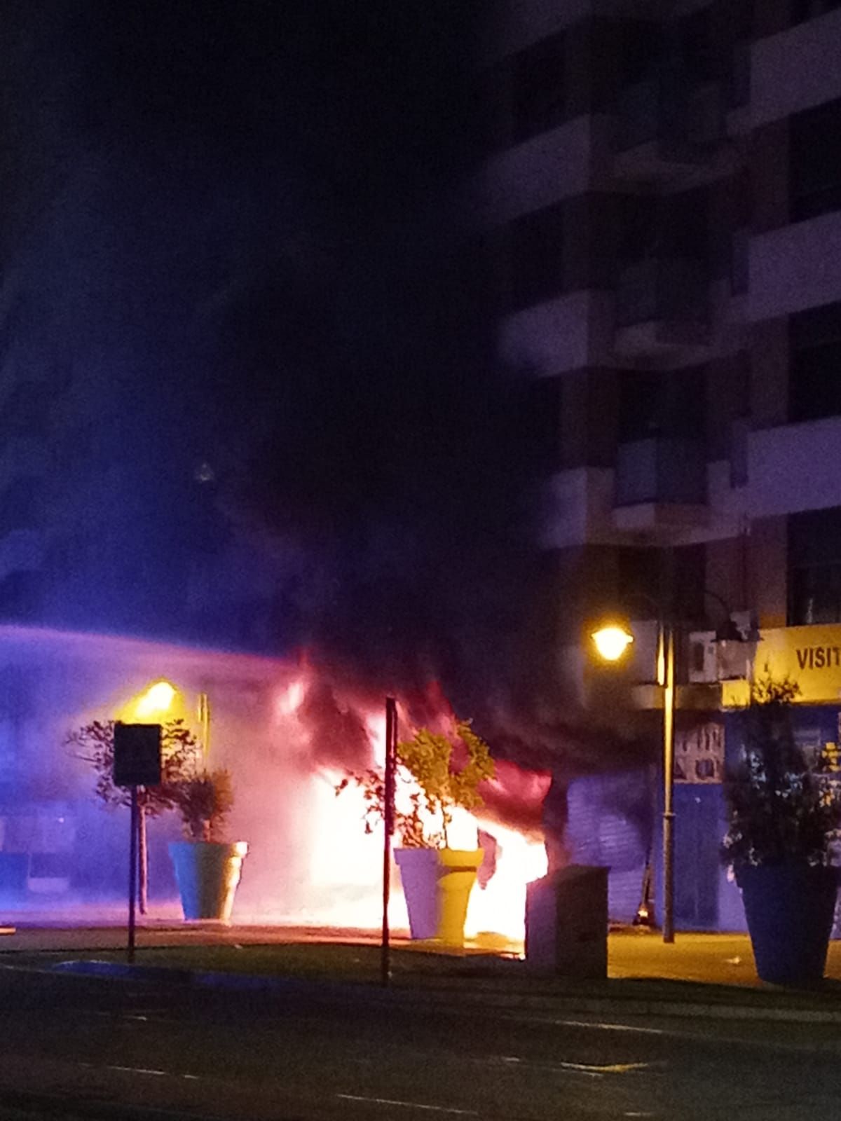 Un incendio en un local de motos de Alzira deja cinco heridos