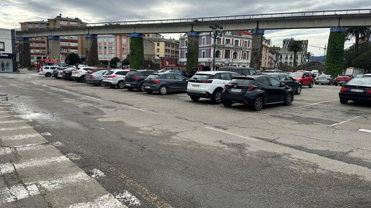 La dársena del puerto naviego, en una imagen tomada ayer, domingo.