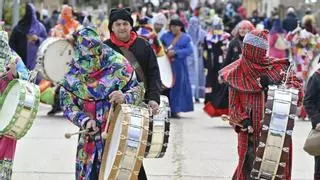 La Puebla de Híjar vibra con el fragor telúrico (y lúdico) de la tamborada nacional
