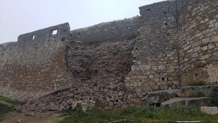 La Junta se compromete a apoyar la reconstrucción de la muralla