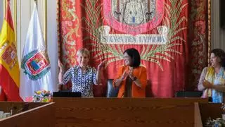 Ana María Exteandia se despide entre lágrimas y aplausos del Ayuntamiento de Las Palmas de Gran Canaria