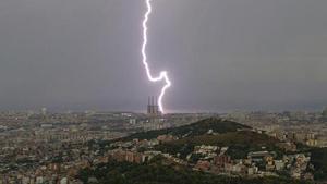 Fotos des de l’Observatori Fabra durant la tempesta a Barcelona.Fotos fetes des de l’Observatori Fabra durant la tempesta que ha cobert Barcelona aquesta tarda | ALFONS PUERTAS