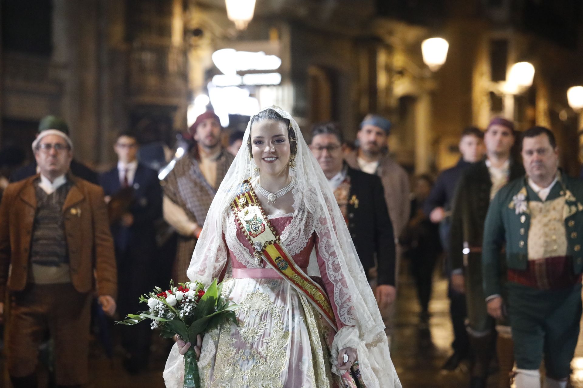 Búscate en el primer día de ofrenda por la calle Quart (entre las 20:00 a las 21:00 horas)