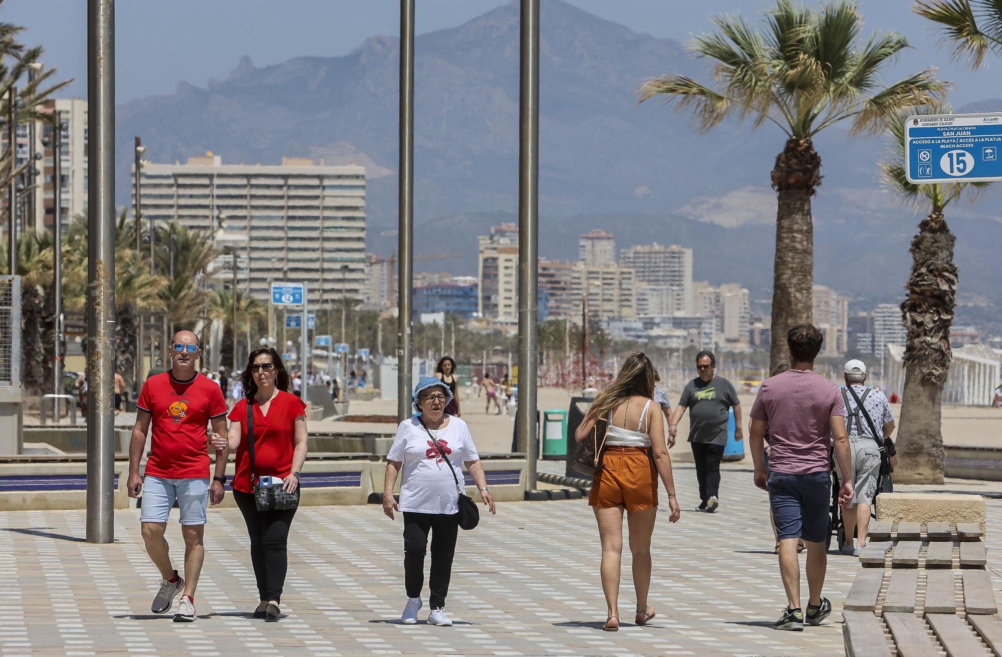 Playas preparadas para la temporada alta en Alicante (2022)
