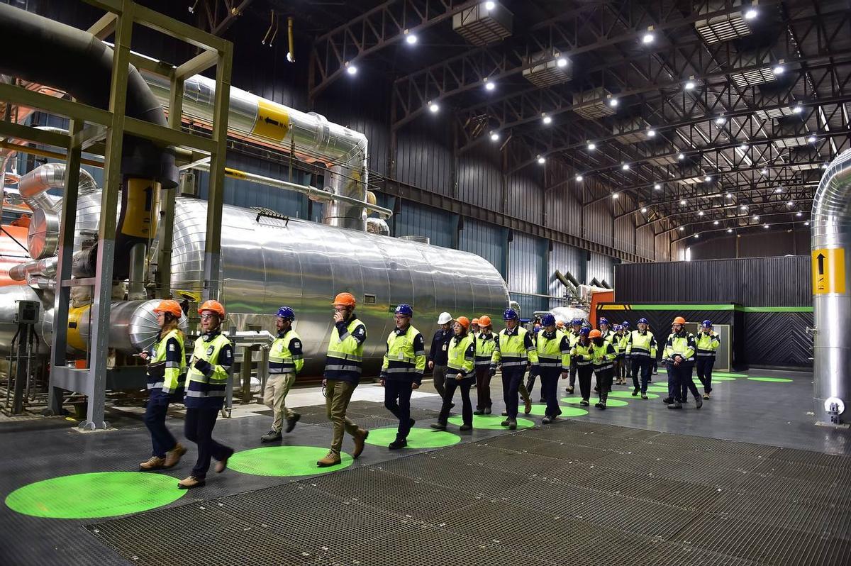 Fotogalería | La delegación de eurodiputados visita Almaraz y conoce de primera mano el funcionamiento de la central nuclear