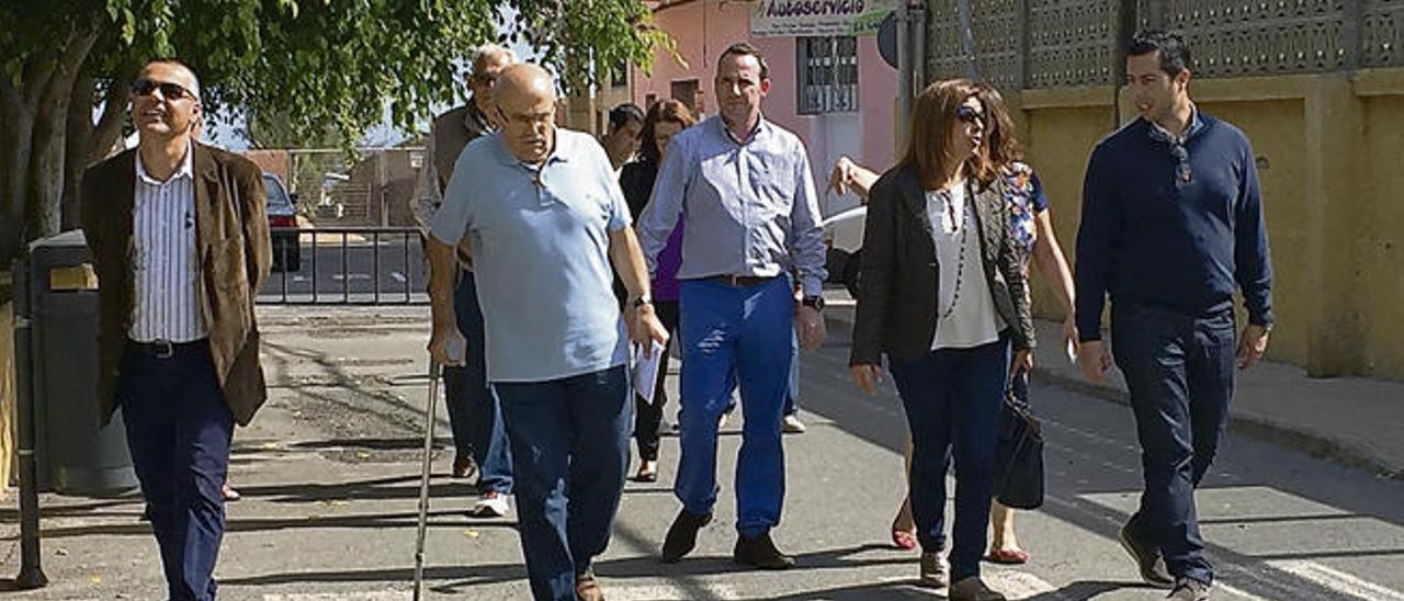 Álvaro Monzón, Julián González, Eloy Santana, Carmen Hernández y Alejandro Ramos, ayer en Marpequeña.
