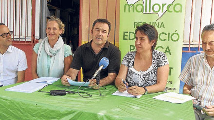 La junta directiva de FAPA ayer en rueda de prensa.