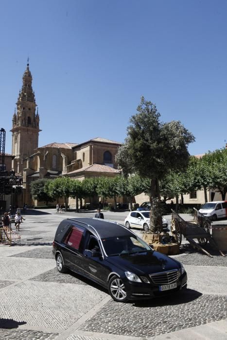 Cientos de personas despiden a Gustavo Bueno en su ciudad natal, Santo Domingo de la Calzada, en La Rioja