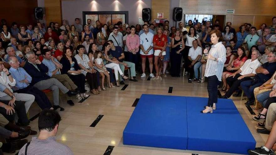 Soraya Sáenz de Santamaría interviene ayer en un acto en Almería. // Efe