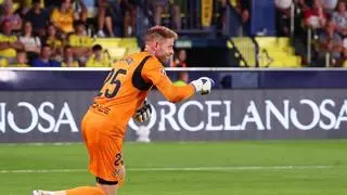 Gulácsi zanja el debate en la portería del Villarreal con su actuación salvadora ante el Betis