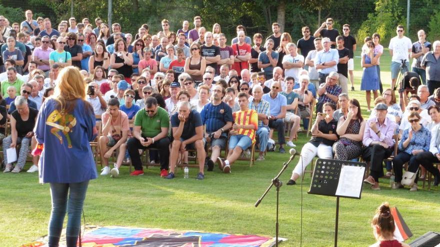 Unes 600 persones  se sumen a l&#039;acte de comiat  de Jordi Compte a Olot