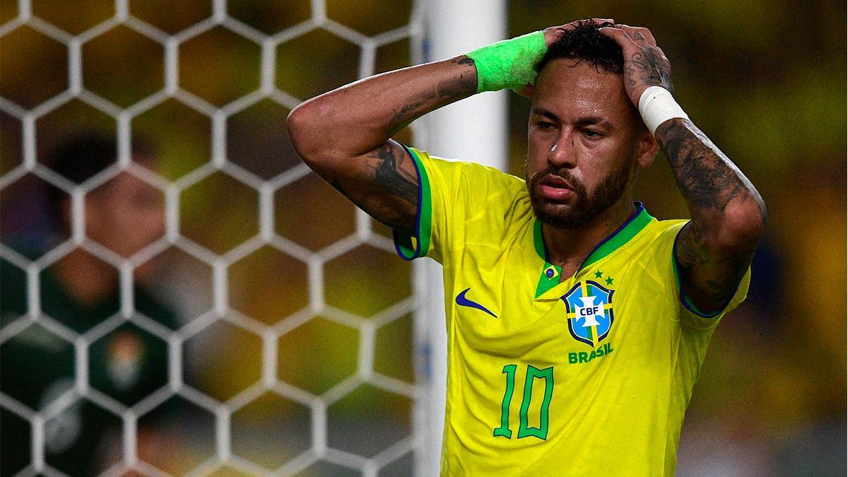 Neymar se lamenta durante el Brasil - Bolivia