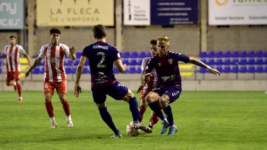 Sergio Gil i Campins en una jugada del partit d’ahir.  | UE COSTA BRAVA