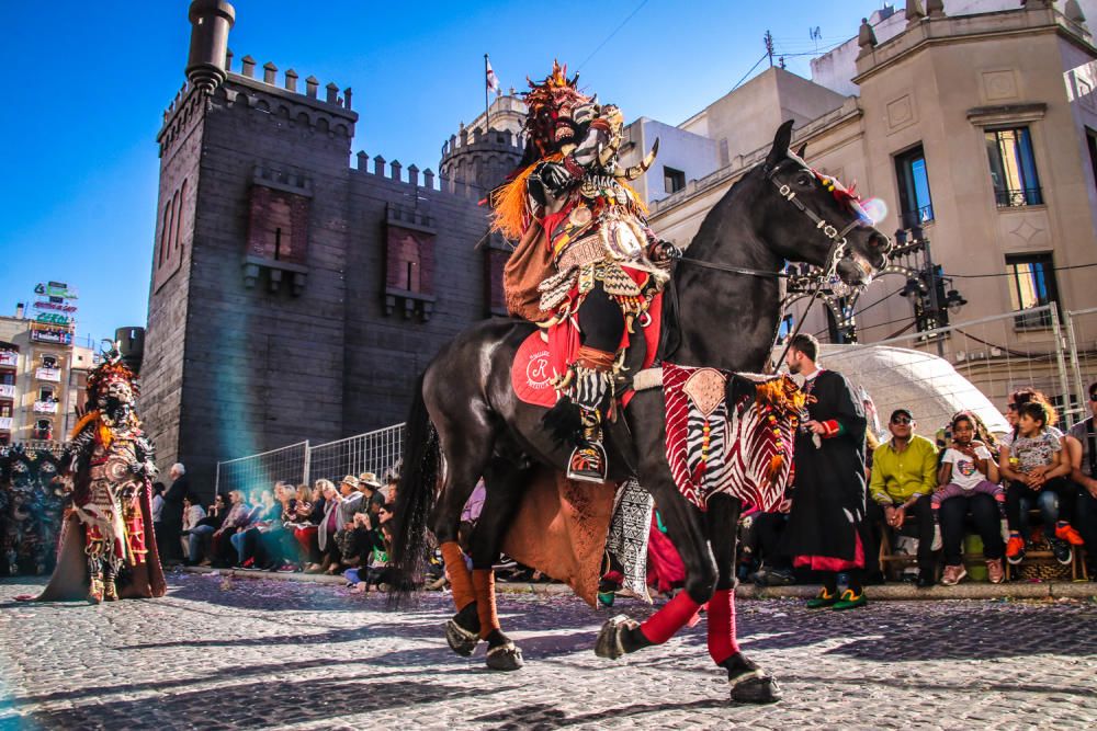 La Entrada Mora de Alcoy llena de exotismo las calles de la ciudad