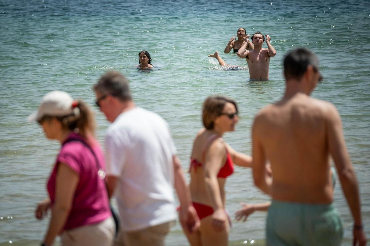 Domingo de Resurrección en la playa de Las Teresitas