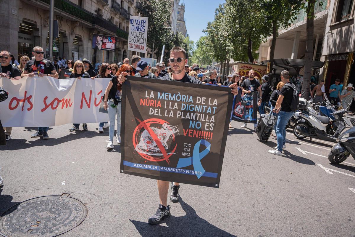 Trabajadores de prisiones se manifiestan en Barcelona para tener mayor seguridad.