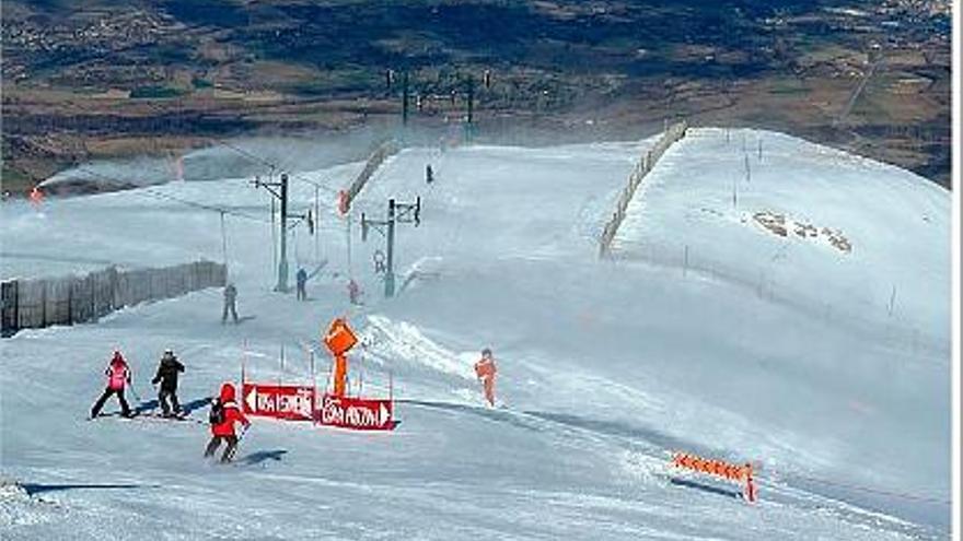 Dia de fred però assolellat, ahir, per esquiar a l&#039;estació de la Masella.