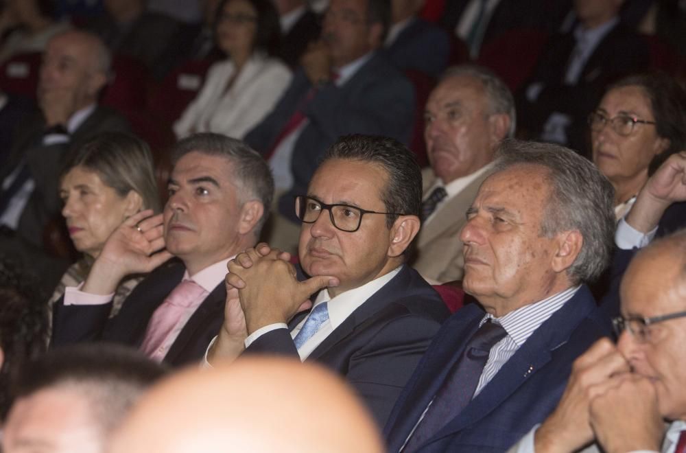 Los empresarios María Teresa Orts, Manuel Peláez y Juan José Sellés, durante un momento de la gala.