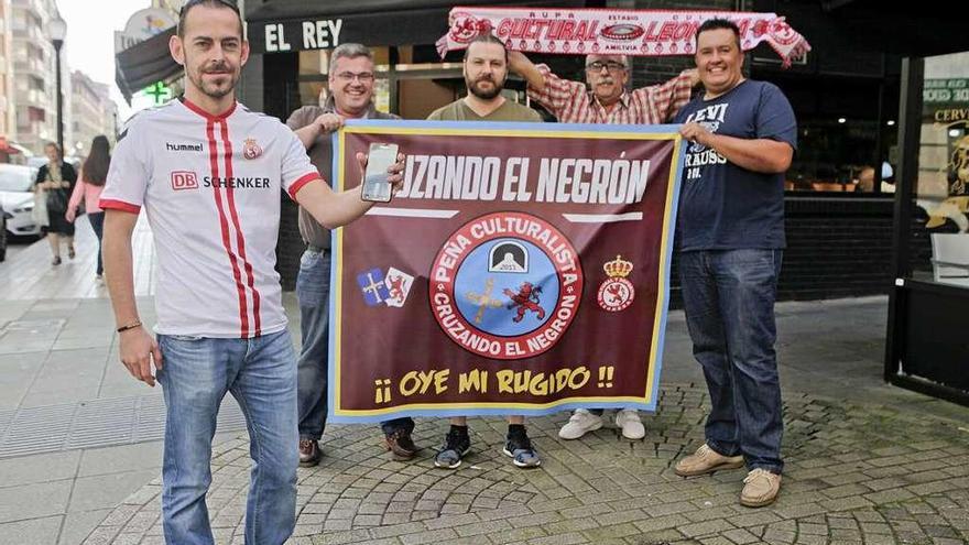 Alberto Flecha Álvarez, en la sede de la peña de la Cultural Leonesa en Gijón.