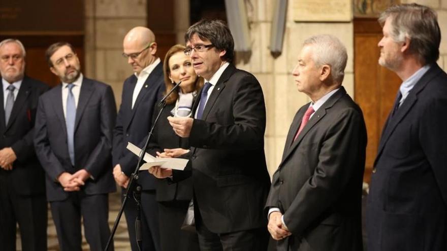 Puigdemont aventa ante el cuerpo consular la &quot;obstinación&quot; de Rajoy contra el referéndum