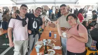 La Festa do Marisco de O Grove ya saborea el éxito con 7.559 raciones vendidas y debate sobre IA y acuicultura