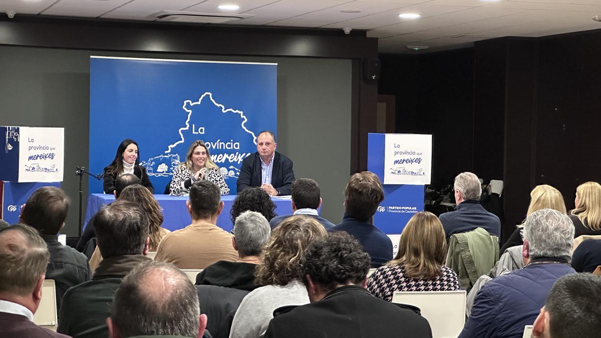 La presidenta provincial del PP, Marta Barrachina, sigue con la ruta territorial y estuvo en Torreblanca.