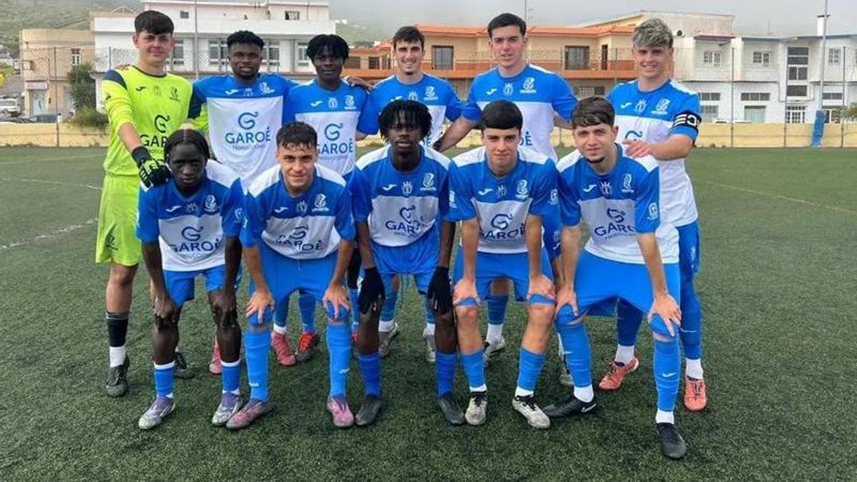 Formación del CD Concepción en un partido de la Juvenil Provincial.