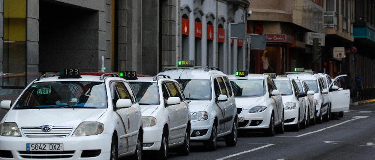 Ramírez ofrece ahora dos millones para rescatar licencias de taxis