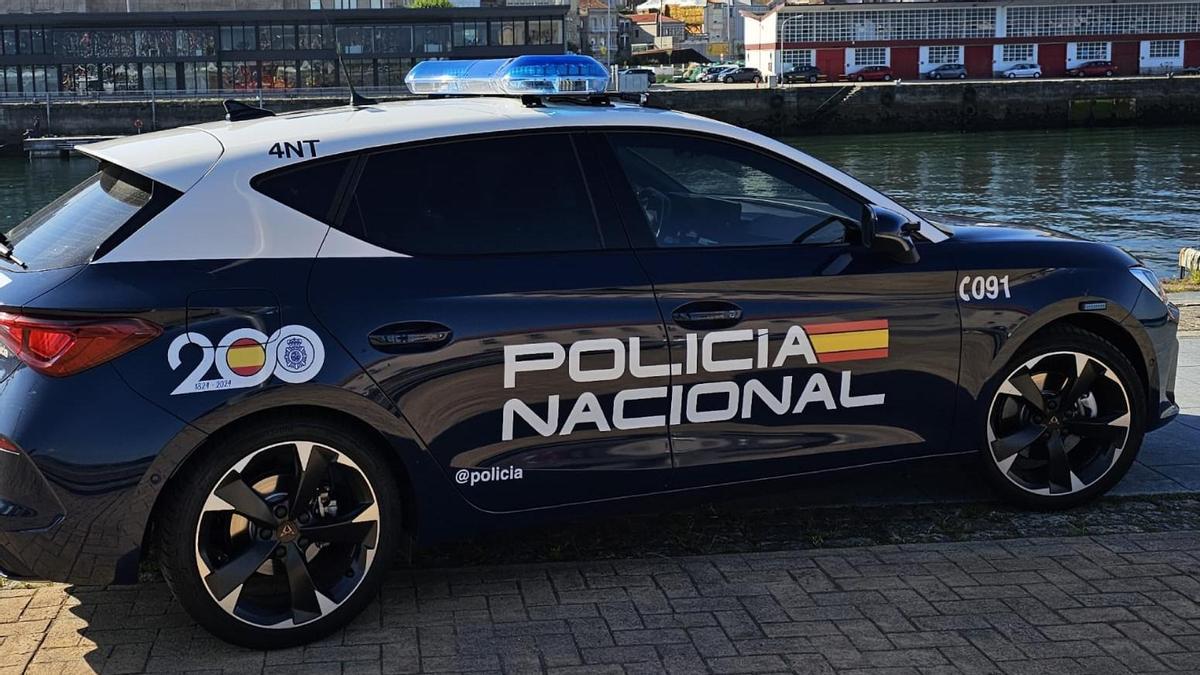 Vehículo de la Policía Nacional de Vigo en una imagen de archivo.