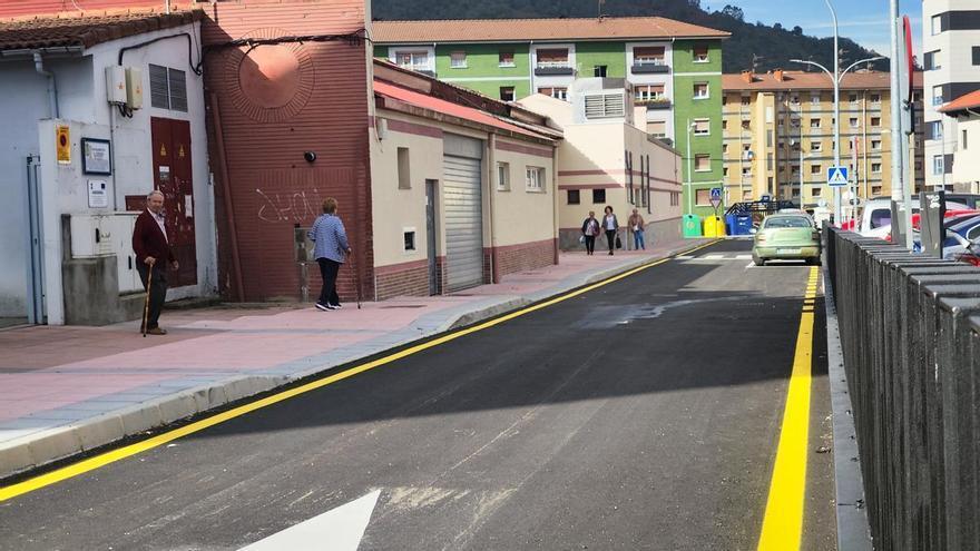 Mieres arreglará las aceras y el firme de la calle Langreo, unas obras con 220.000 euros