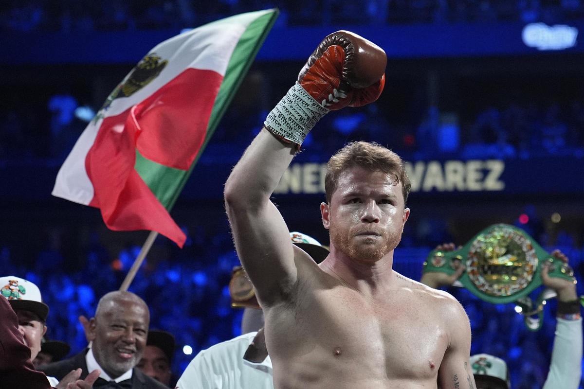 Canelo Álvarez celebra su triunfo en Las Vegas.