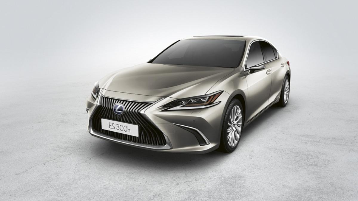 Lexus moderniza las berlinas ES 300h y LS 500h