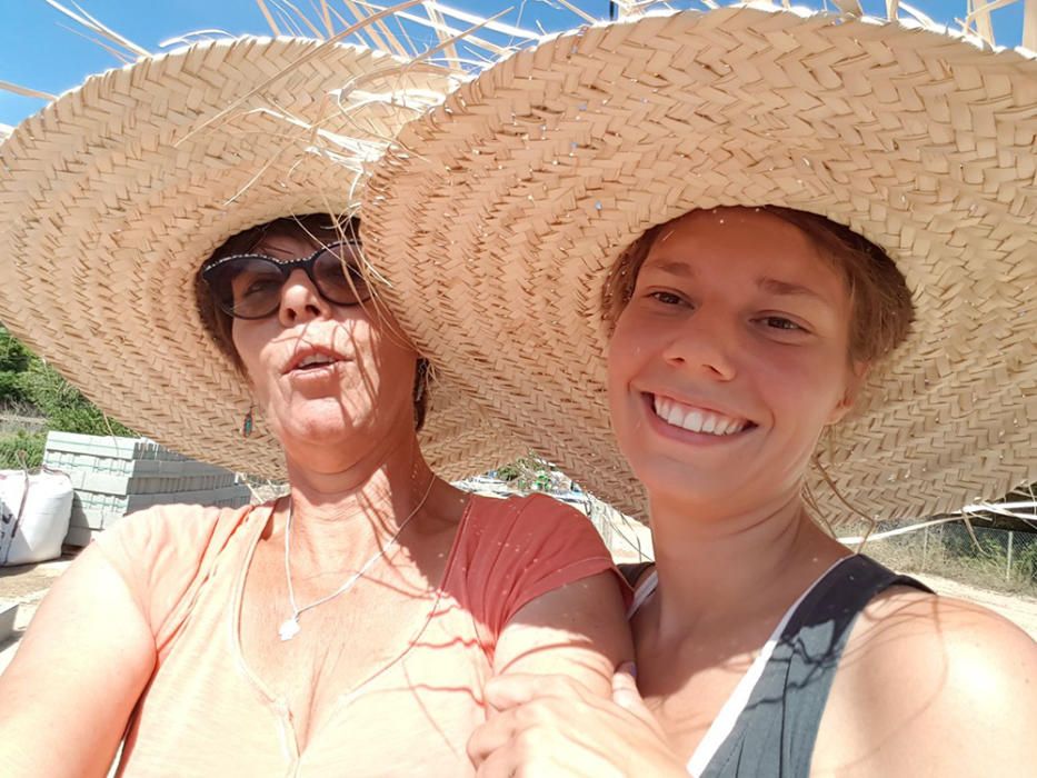 Pascale Alloncle y su hija Sophie Taggart, que vuelven a estar juntas para abrir una granja de cultivo de espirulina en IBiza.