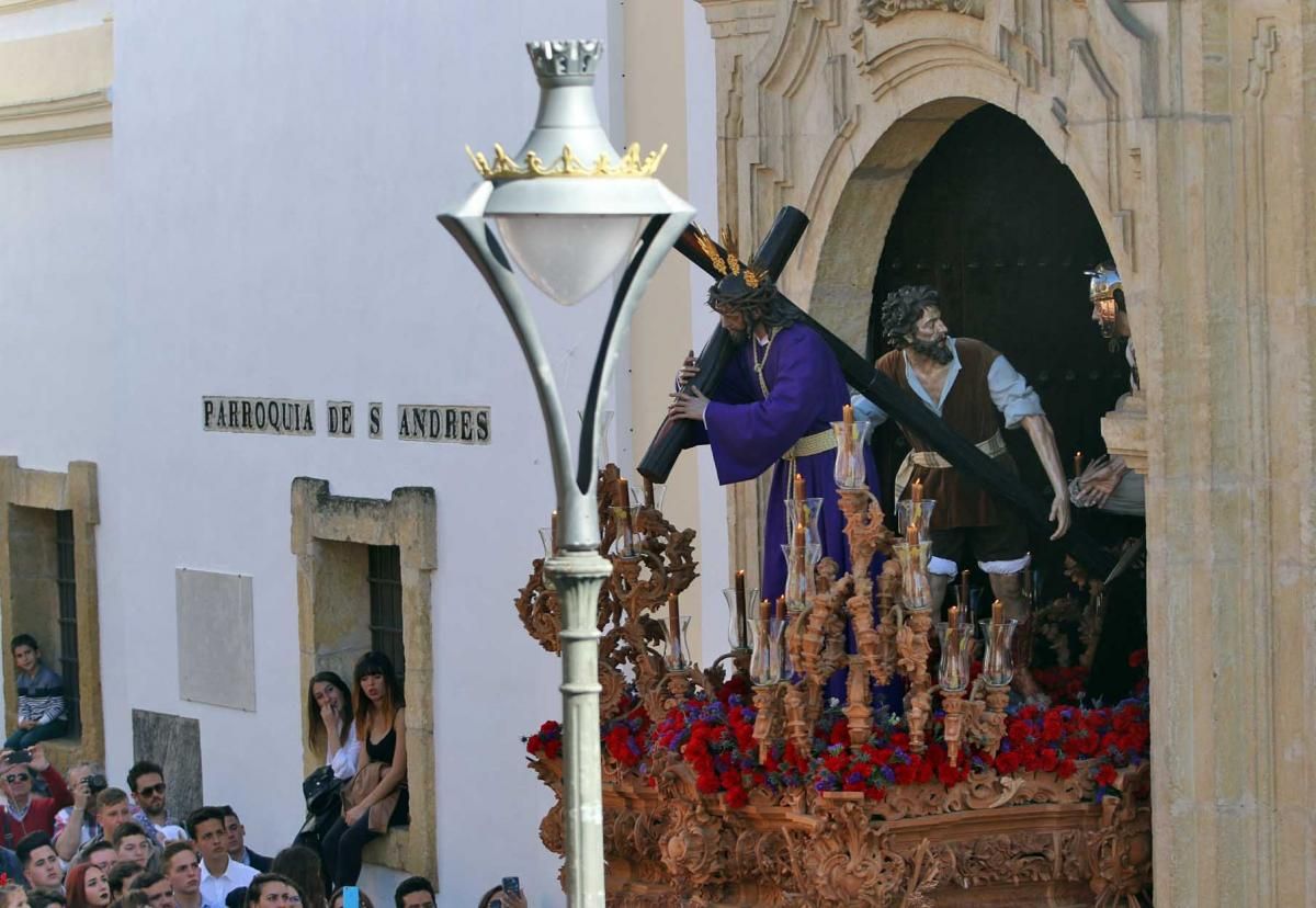 La hermandad del Buen Suceso muestra su estilo en las calles cordobesas