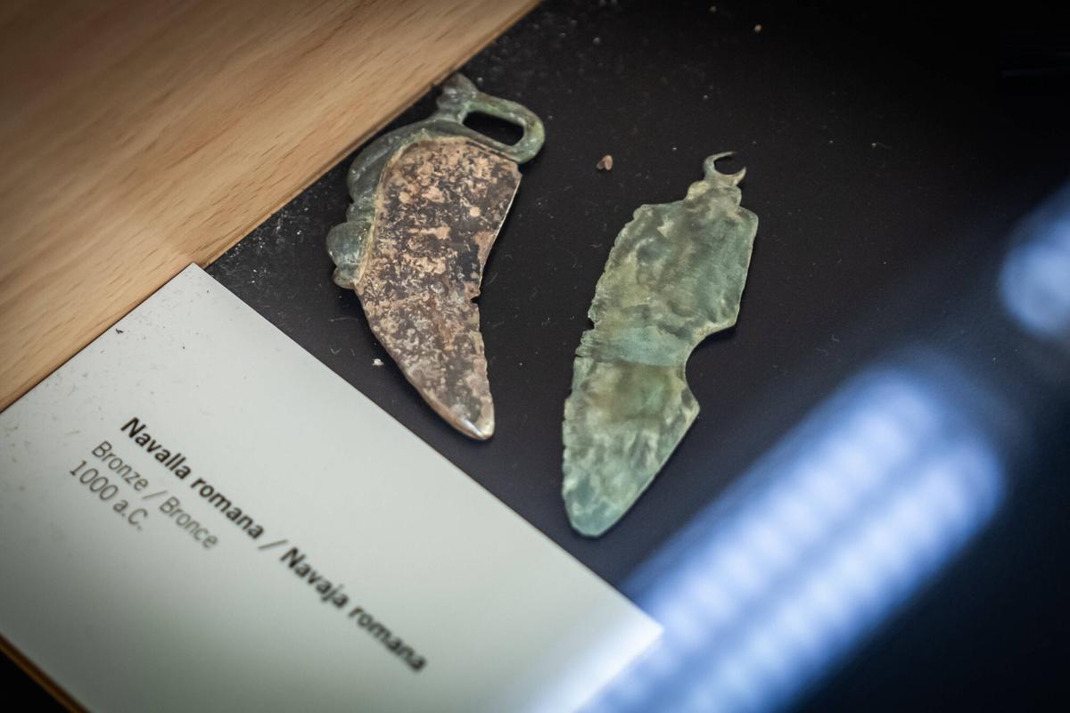 barcelona 24/04/2025 Gente. Entrevista Carol Pagès en el Museu de la peluquería Raffel Pagès, con motivo del próximo centenario del gran peluquero catalán. Entrevista y recorrido por las piezas más icónicas de su museo. AUTOR: JORDI OTIX