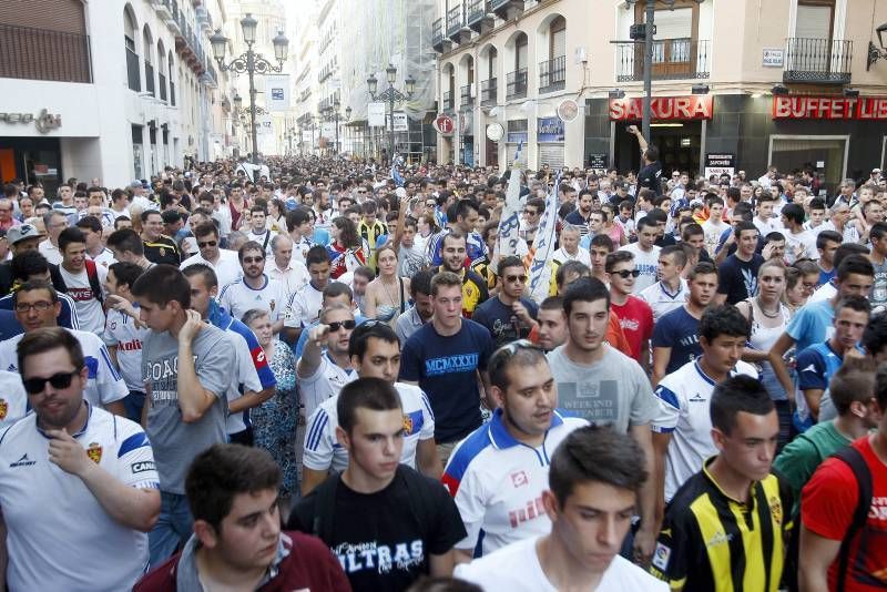 Concentración de aficionados por el futuro del Real Zaragoza