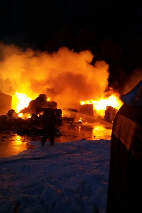 Incendi en una empresa de reciclatge a Sant Feliu de Buixalleu