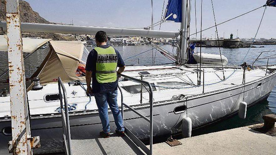 El velero que transportaba el alijo. // Efe