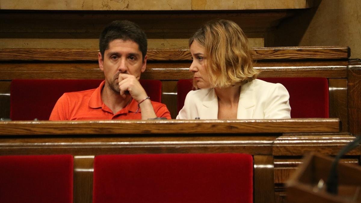 La líder de los Comuns en el Parlament, Jéssica Albiach, y el portavoz del grupo, David Cid, durante un pleno