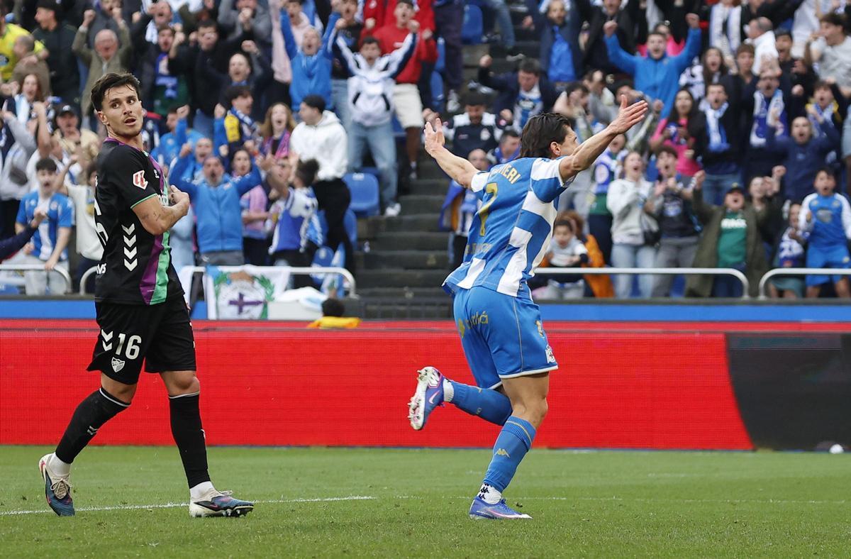 Samuele Mulattieri festeja su gol ante el Málaga, el cuarto esta temporada en liga para el italiano