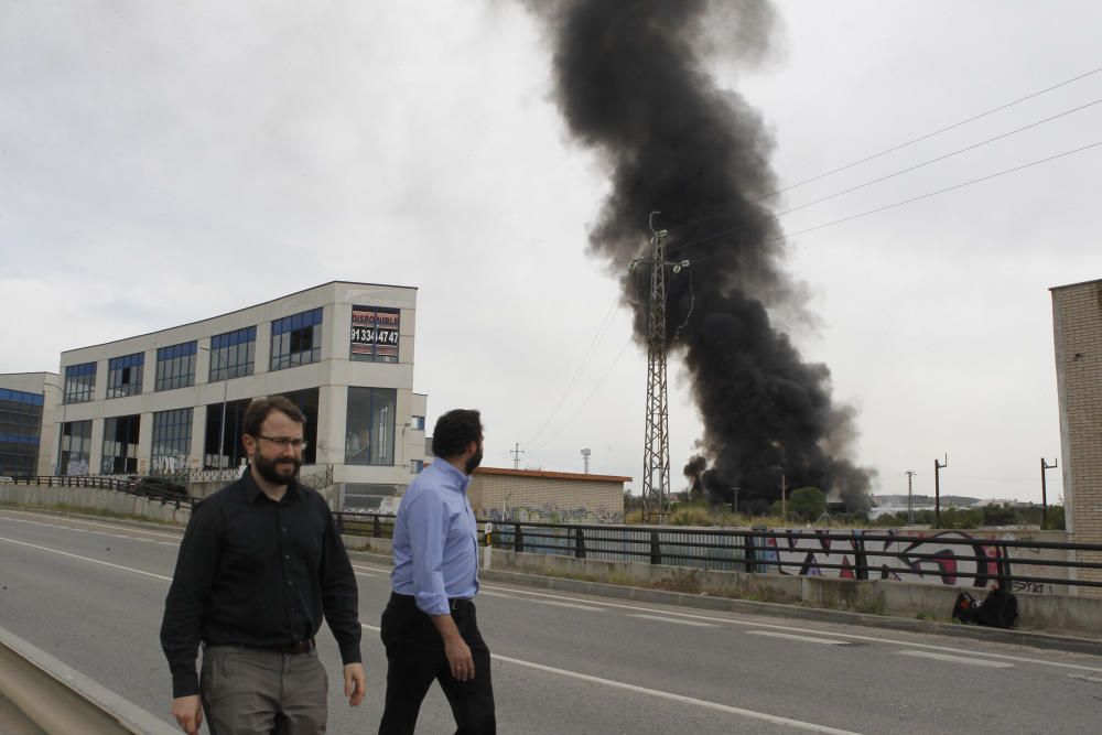 QUINCE HERIDOS EN EXPLOSIONES EN UNA NAVE DE ...