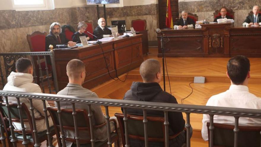 Los acusados por el crimen de Samuel, en el TSXG. | Iago López