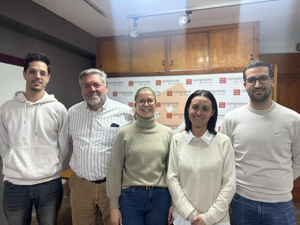 El secretario comarcal de Compromís, los concejales de Dénia y Safir Malonda