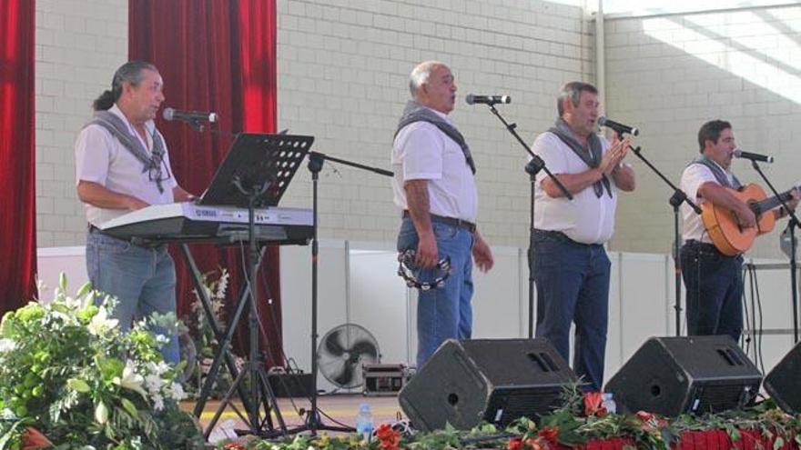 El grupo Sentimiento Rociero, de Sant Antoni, ayer, en el recinto ferial.