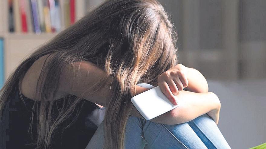 Los gallegos llaman 18 veces al día a la línea de ayuda a la conducta suicida, casi un 50% más que hace dos años